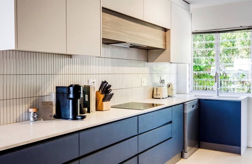 Bantry Bay Apartment | Unwind at Contemporary Alanda Apartment