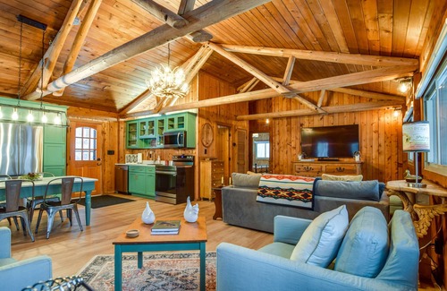 Muscoda Cabin | Unwind at Driftless Pines Cabin -