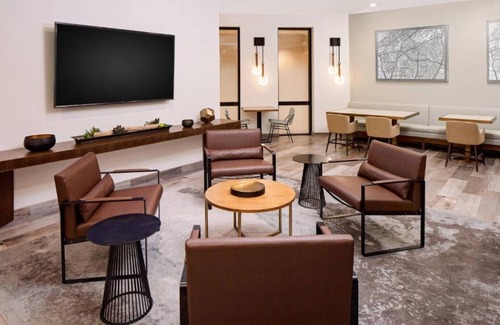Pleasanton House | Unwind at our hotel in Dublin Pleasanton, CA
