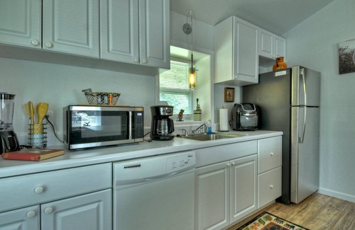 Copperhill House | Unwind at this new Tiny Home with firepit! Close to town.