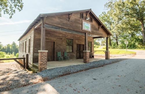Traphill Apartment | Unwind in an antique, former general store near Stone Mtn. St. Park, NC