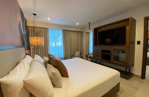 Bavaro Hotel | Unwind in Beachfront Comfort – Explore Exciting Nearby Attractions! Pool!