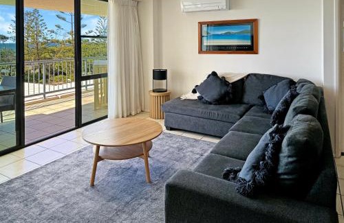 Alexandra Headland Apartment | Unwind in Coastal Resort -1 bedroom