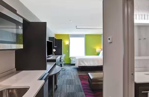 Lake Hamilton Hotel | Unwind in Natural Luxury! Full Kitchen, Pets Allowed, Free Parking!