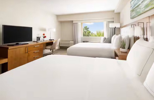 Tucson House | Unwind in Style: 2 Queens, Hilton Tucson East, Scenic Beauty, Pool Access