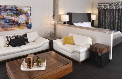 Broken Arrow Hotel | Unwind in Style: Broken Arrow Suites w/Free Breakfast and On-site Bar