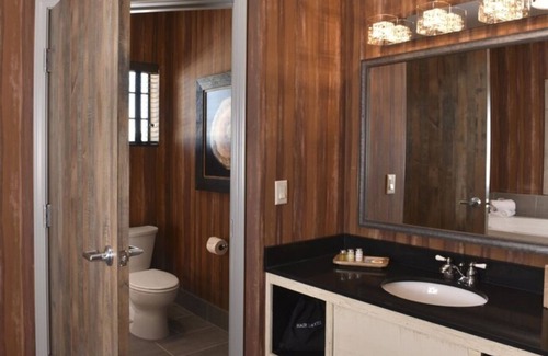 Broken Arrow Hotel | Unwind in Style: Broken Arrow Suites w/Free Breakfast and On-site Bar