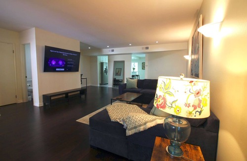 Woodland Hills Condo | Unwind in Style, Modern, Secure & Centrally Located
