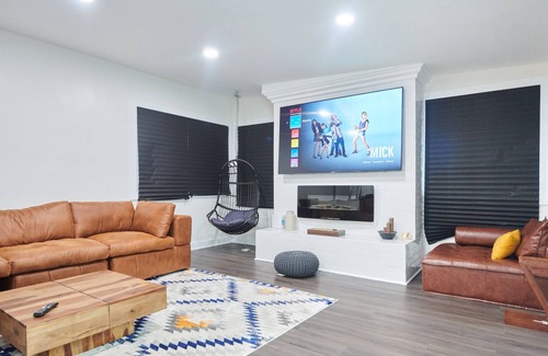 Carthay Circle Apartment | Unwind in Style: Chic and Cozy Hideaway with Private Hot Tub