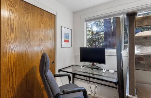Olympic Valley House | Unwind in the ultimate mountain setting! And just nine minutes to the Lake!