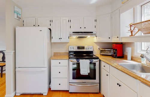 Truro House | Unwind on Sylvan Lane | Home in Truro near Provincetown & beaches with deck
