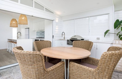 Culburra Beach House | Unwind - Pet Friendly - 1 Min Walk to Beach