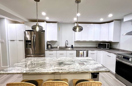 Regional District of Nanaimo Apartment | UNWIND Q.B. New Deluxe 950 sq ft 1 Bedroom-Separate Entrance