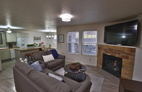 Lower Rattlesnake House | Unwind with family and friends, work remotely, or explore the outdoors; minutes from downtown.