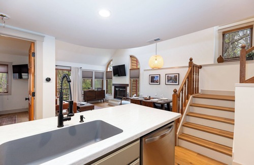 The Galena Territory Condo | Unwind @ Zen on Oak Glen! 2 BR, Modern, Lake Galena Marina & Club Access