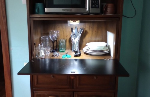 Oakley Apartment | UP AND RUNNING! 5 star property since 2017! Convenient~Comfy~Private~Clean