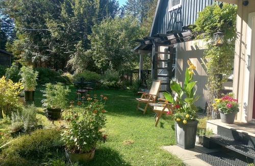 Fauquier Cottage | Up Country Golf Cottage & Lavender Farm. Fire - Smores - Hot springs-Soak-Repeat
