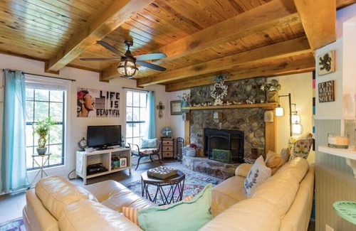 Pegram House | UP IN THE TREETOPS... CLOSE TO NASHVILLE