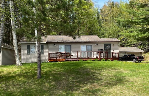 Lakewood Cottage | "Up North" Lake Home $185 night