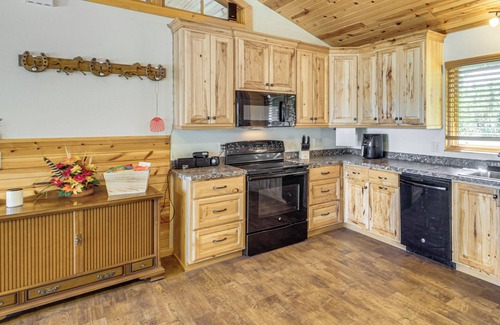 Parkers Prairie Cabin | Up North Long Lake Retreat on Private Peninsula!