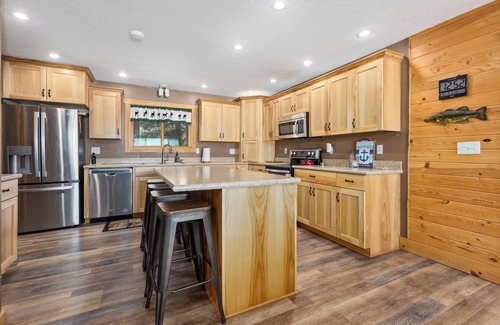 Emily House | Up North Majestic Pines Retreat Lodge on Mary Lake, Emily MN