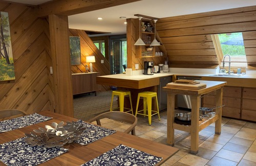 Suttons Bay Cottage | Up North Treehouse