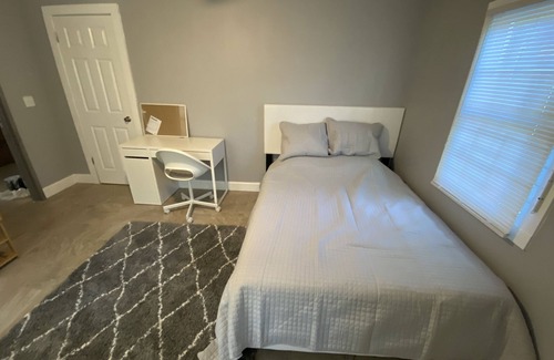 Macon House | Up to 10 guests! 5 bathroom 5 bedroom near Mercer