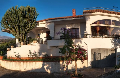 Mascali Villa | Up to 16 guests - swimming pool-garden - BBQ -wi-fi - 3km sea by "SunTripSicily"