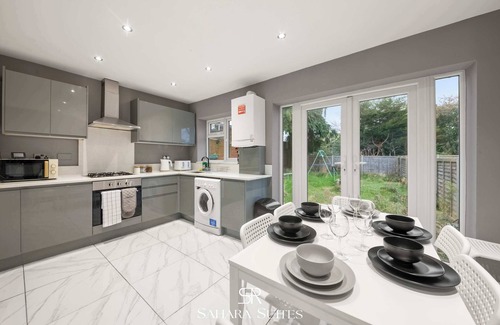 Reading House | Up to 20% OFF | Guest-Fav 5BR | Reading + Parking