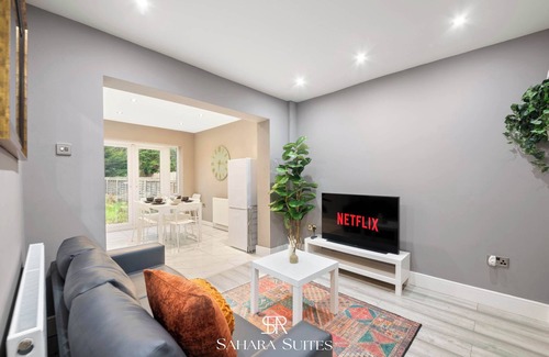 Reading House | Up to 20% OFF | Guest-Fav 5BR | Reading + Parking