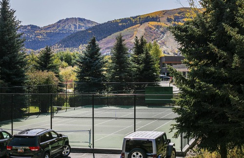 North Park City House | Up to 25% Off! Central Location SUPER close to PCM, grocery, restaurants, & Bus!