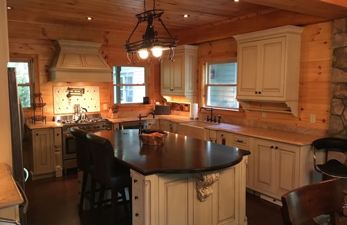 Boone House | Up to 7BR/5.5BA NC Blue Ridge Mountain Luxury Cabin - Long Views & ADA Friendly