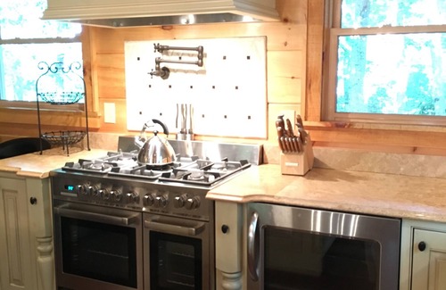 Boone House | Up to 7BR/5.5BA NC Blue Ridge Mountain Luxury Cabin - Long Views & ADA Friendly