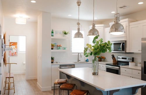 Washington Fields House | Up Up and Away – Colorful Southern Utah Escape Near Zion & St. George