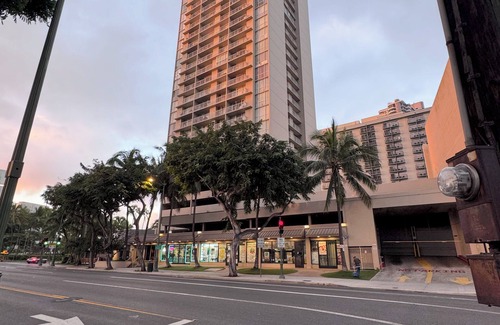 McCully - Moiliili Condo | Updated 1-bedroom condo in Waikiki with AC and parking
