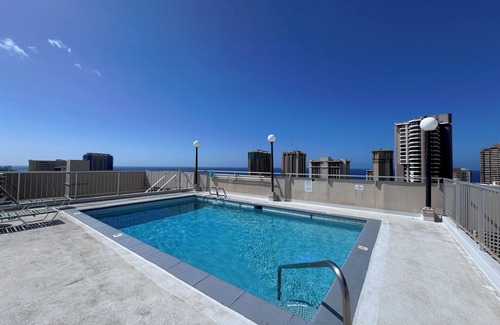 McCully - Moiliili Condo | Updated 1-bedroom condo in Waikiki with AC and parking