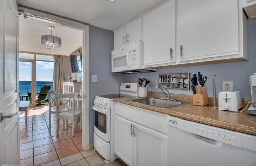 Atlantic Beach Apartment | Updated 1 BR Oceanfront Condo in Baywatch!