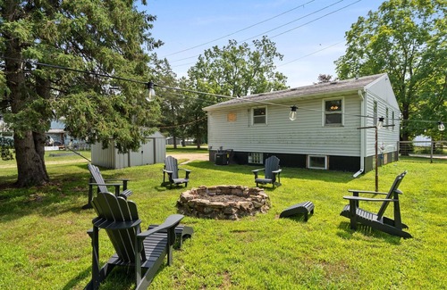 Pepin Apartment | Updated 2 Bedroom by Wedding Venues w/Bonfire