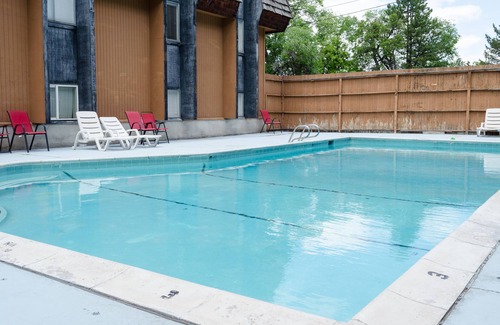 Logan Condo | Updated 2-bedroom condo with pool