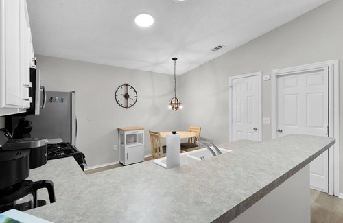 Wildwood House | Updated 2 bedroom house The Villages, Walk to pool, 2 miles to SQ, Pet friendly