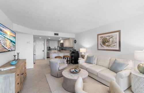 Vanderbilt Beach Condo | 🏖️Updated 2BR Barefoot Pelican – Bay Views & Pool