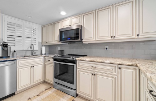 Vanderbilt Beach Condo | 🏖️Updated 2BR Barefoot Pelican – Bay Views & Pool