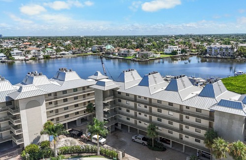 Vanderbilt Beach Condo | 🏖️Updated 2BR Barefoot Pelican – Bay Views & Pool