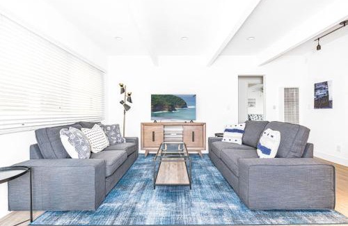 Balboa Peninsula House | Updated 2Br Cottage One House From Beach - Super Central By Beachview Rentals