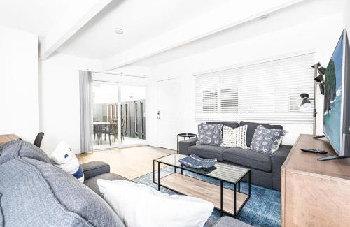 Balboa Peninsula House | Updated 2Br Cottage One House From Beach - Super Central By Beachview Rentals