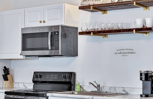 Shelby Park House | Updated 3 Bedroom Centrally Located Near Downtown