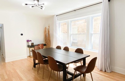 Chicago Apartment | Updated 3 bedroom in Portage Park! Free Parking!