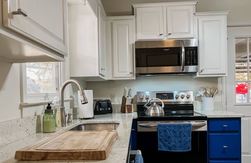 Waleska House | Updated 3Bed/2Ba in Private Gated Lake & Golf Community