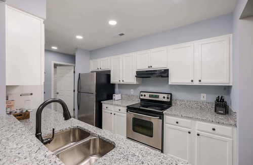 Charlotte House | Updated 3BR - 1 Min to Music Factory