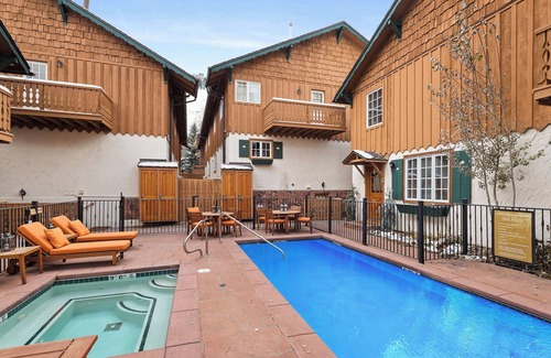 Downtown House | Updated 4 BR, 4.5 BA, 1 Block from Gondola!